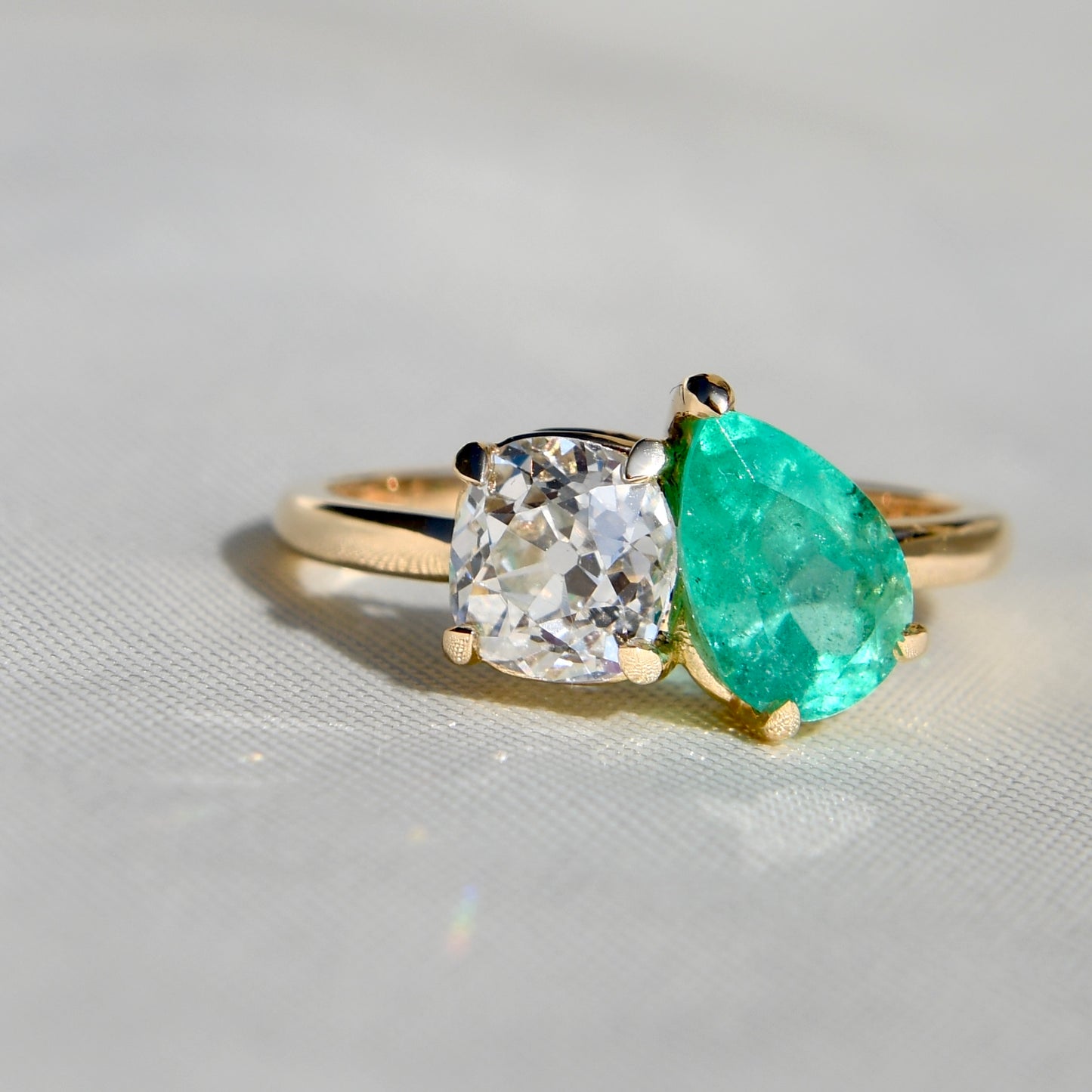 Colombian emerald and 1.10 ct old mine cut diamond Toi et Moi ring