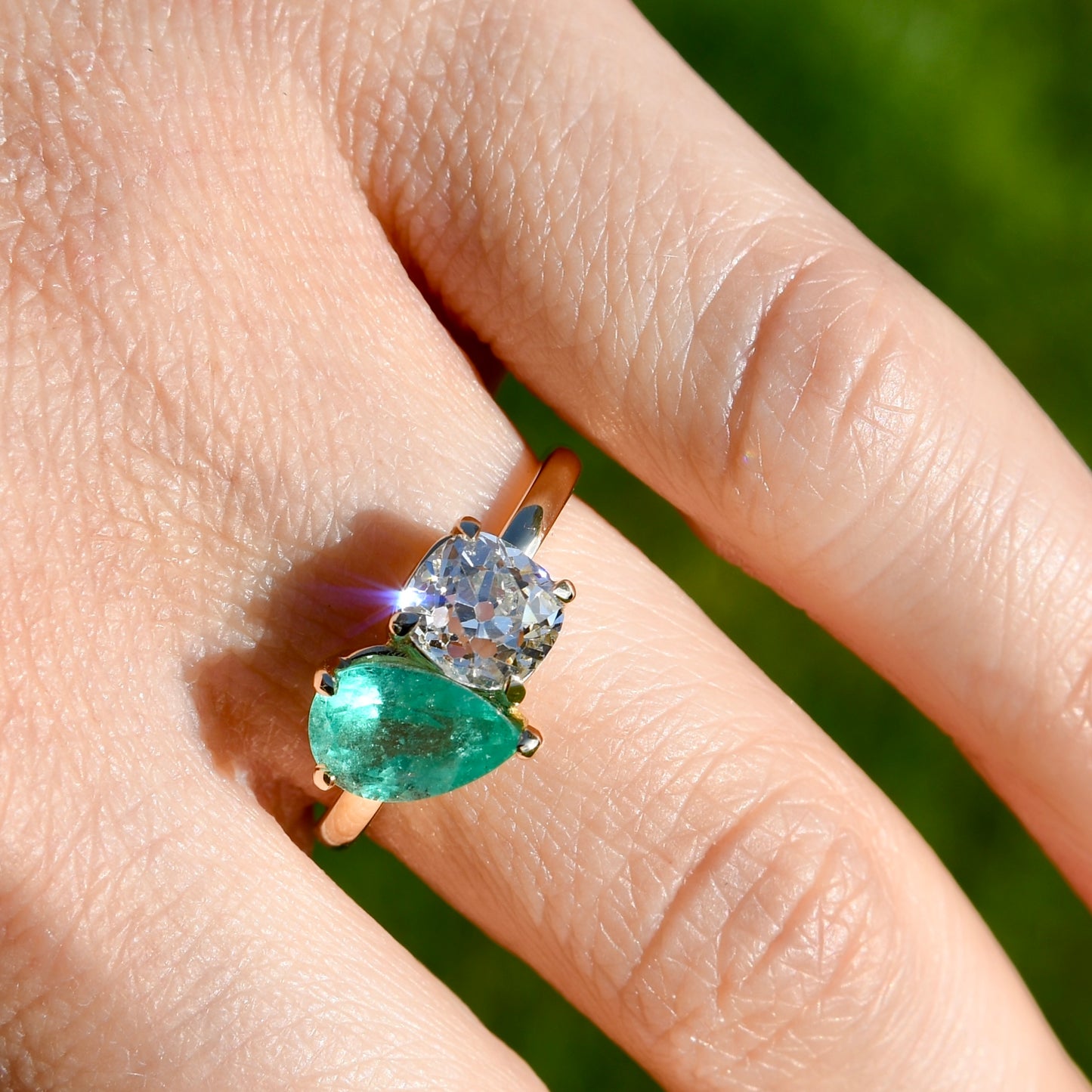 Colombian emerald and 1.10 ct old mine cut diamond Toi et Moi ring