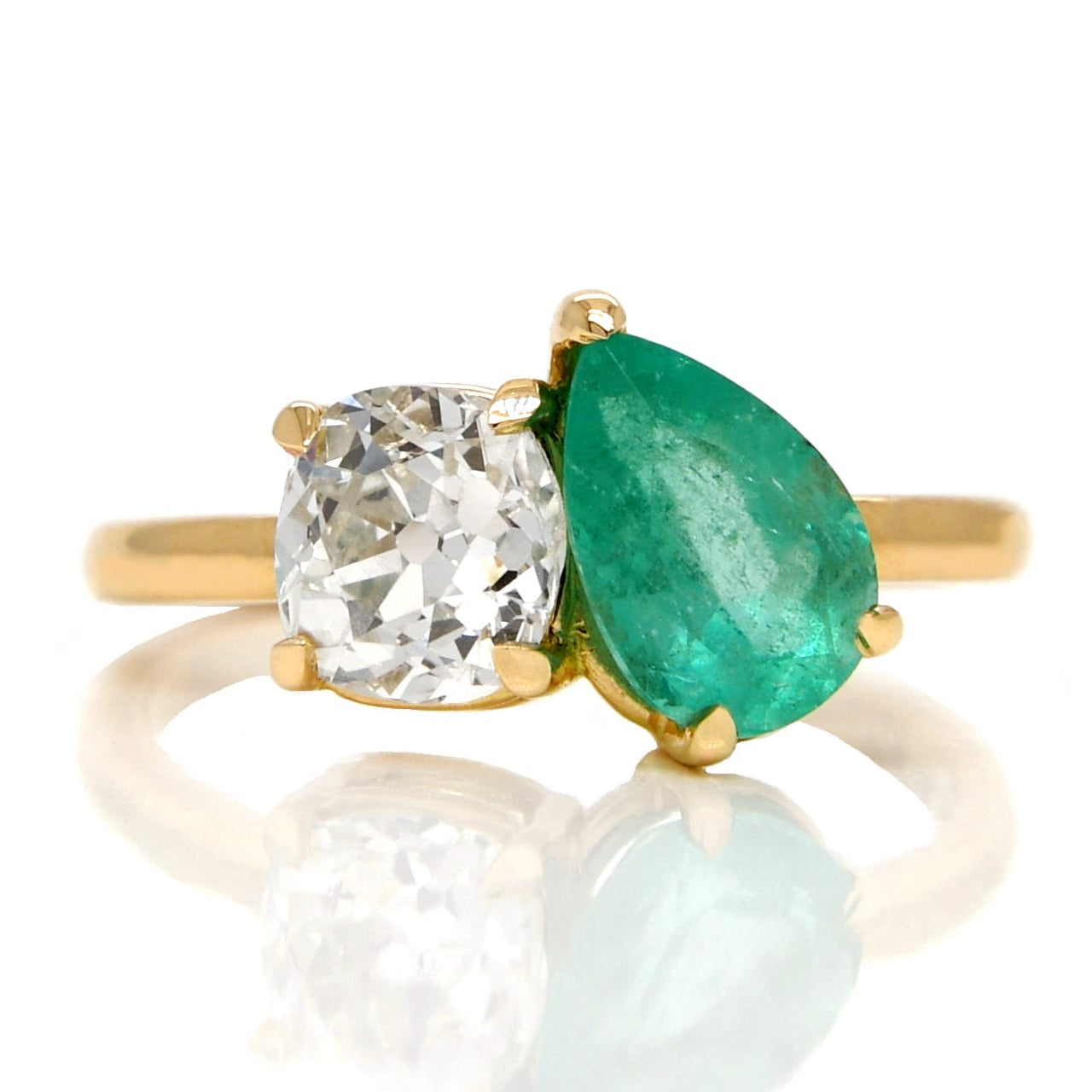 Colombian emerald and 1.10 ct old mine cut diamond Toi et Moi ring