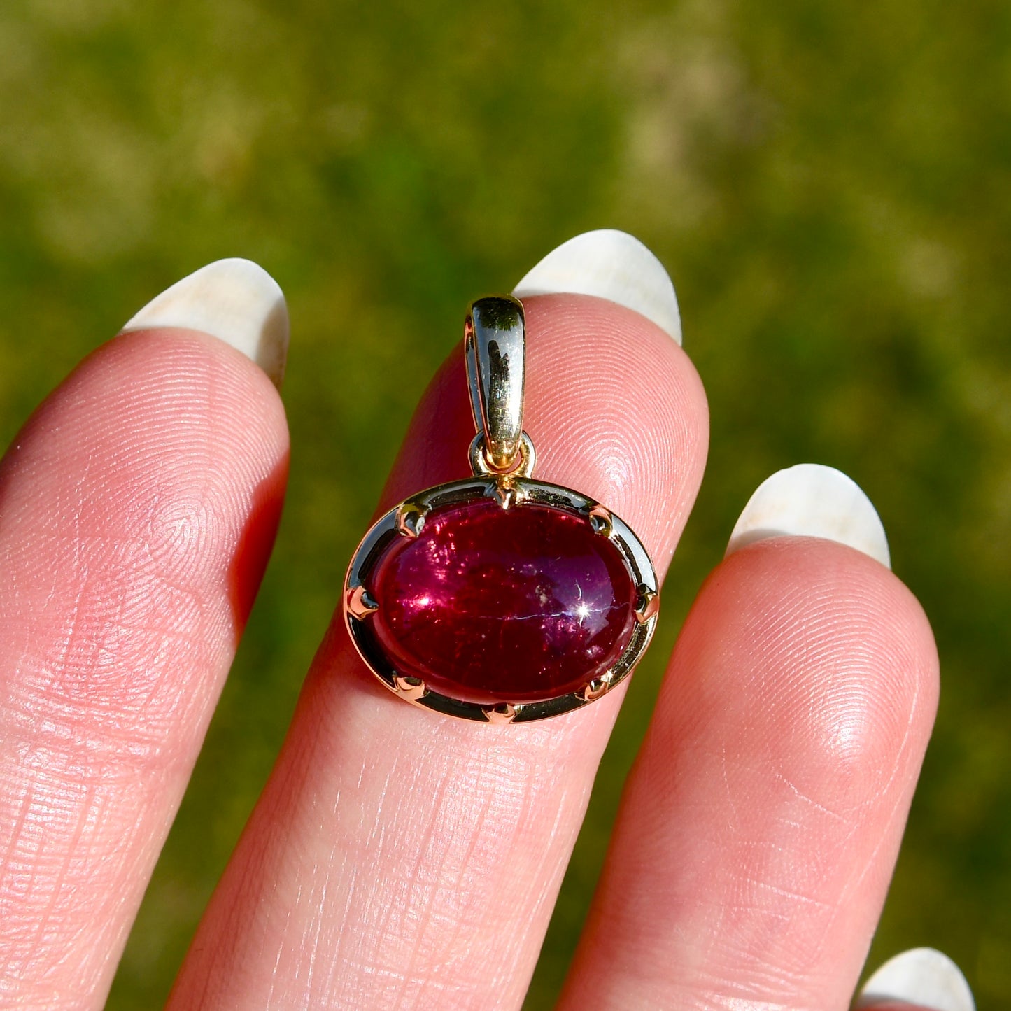5.82 ct tourmaline cabochon pendant
