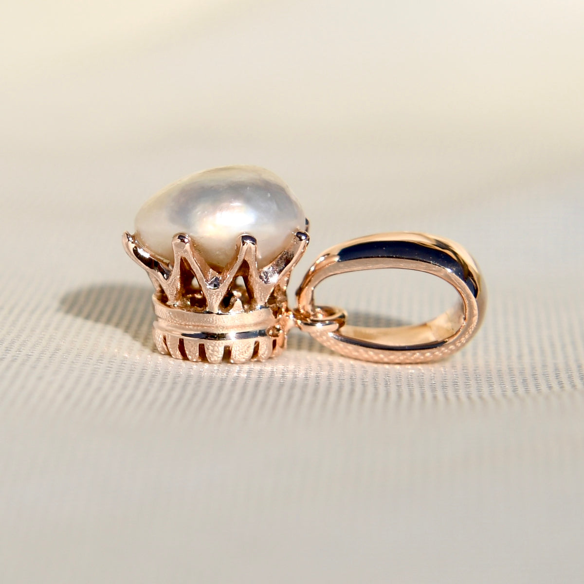 Natural saltwater pearl pendant