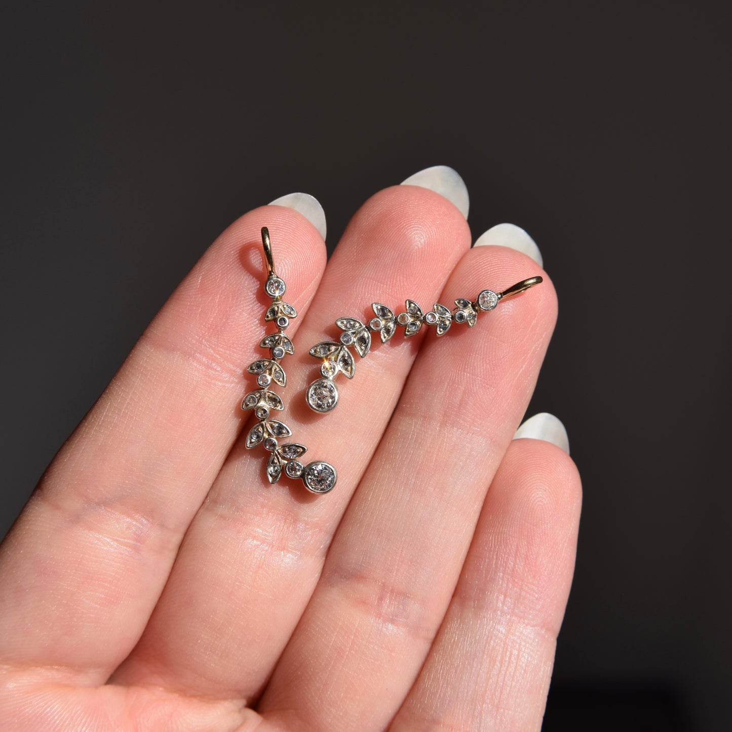 Floral 0.25ct diamond pendant