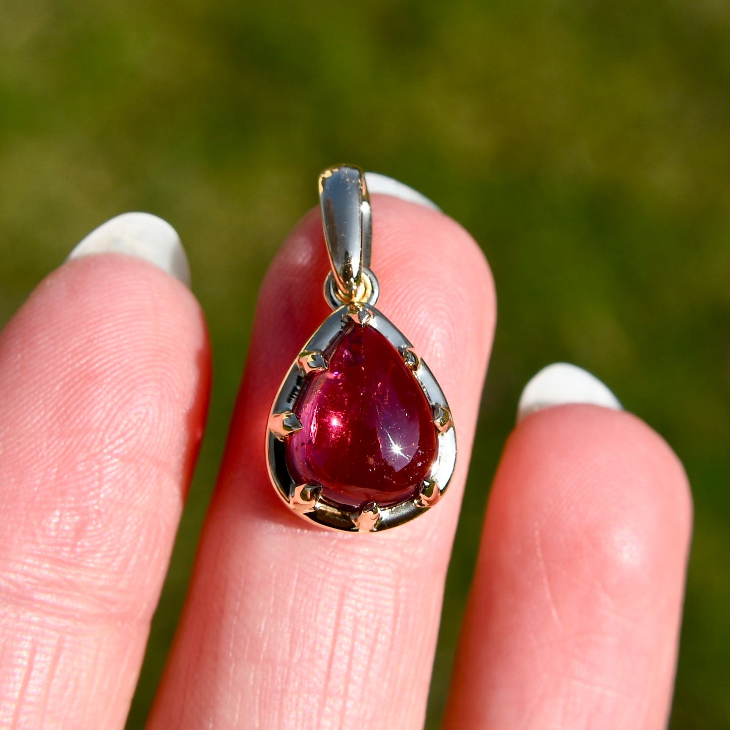 3.55 ct pear tourmaline pendant