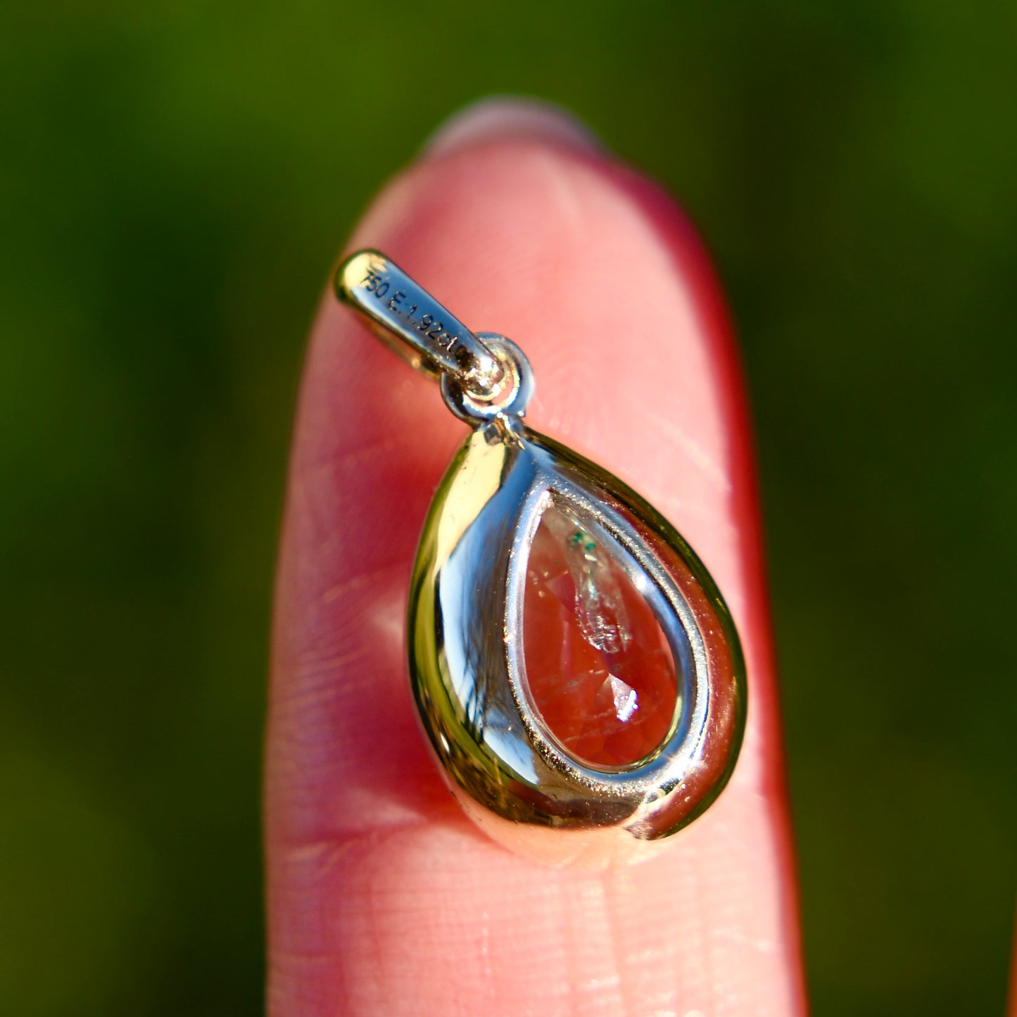 1.92 ct Colombian emerald pendant