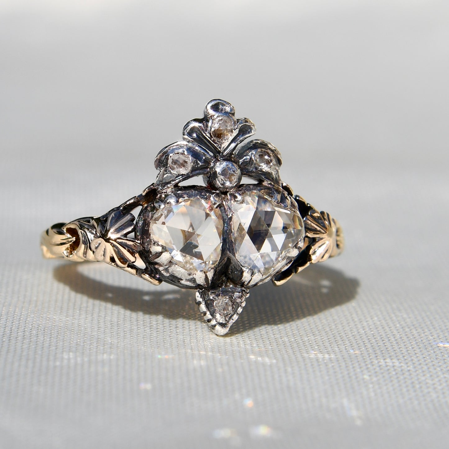 Installment 1/9 - Antique Georgian rose cut diamond double heart ring, 18th century