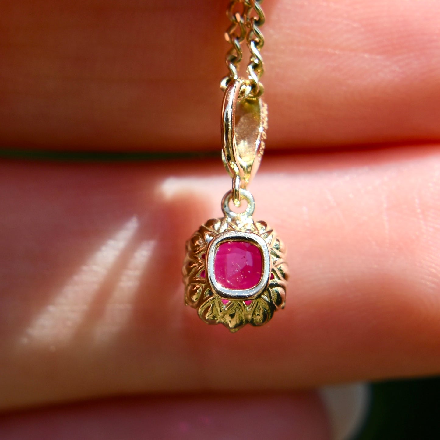 0.93 ct ruby tulip pendant