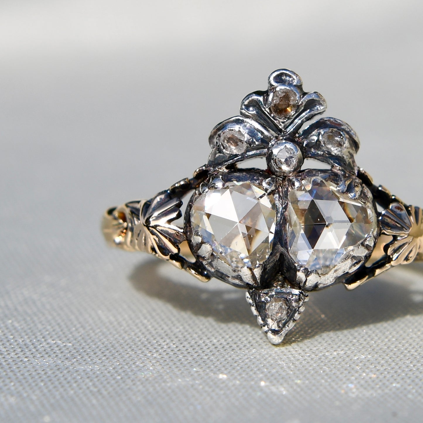 Installment 1/9 - Antique Georgian rose cut diamond double heart ring, 18th century