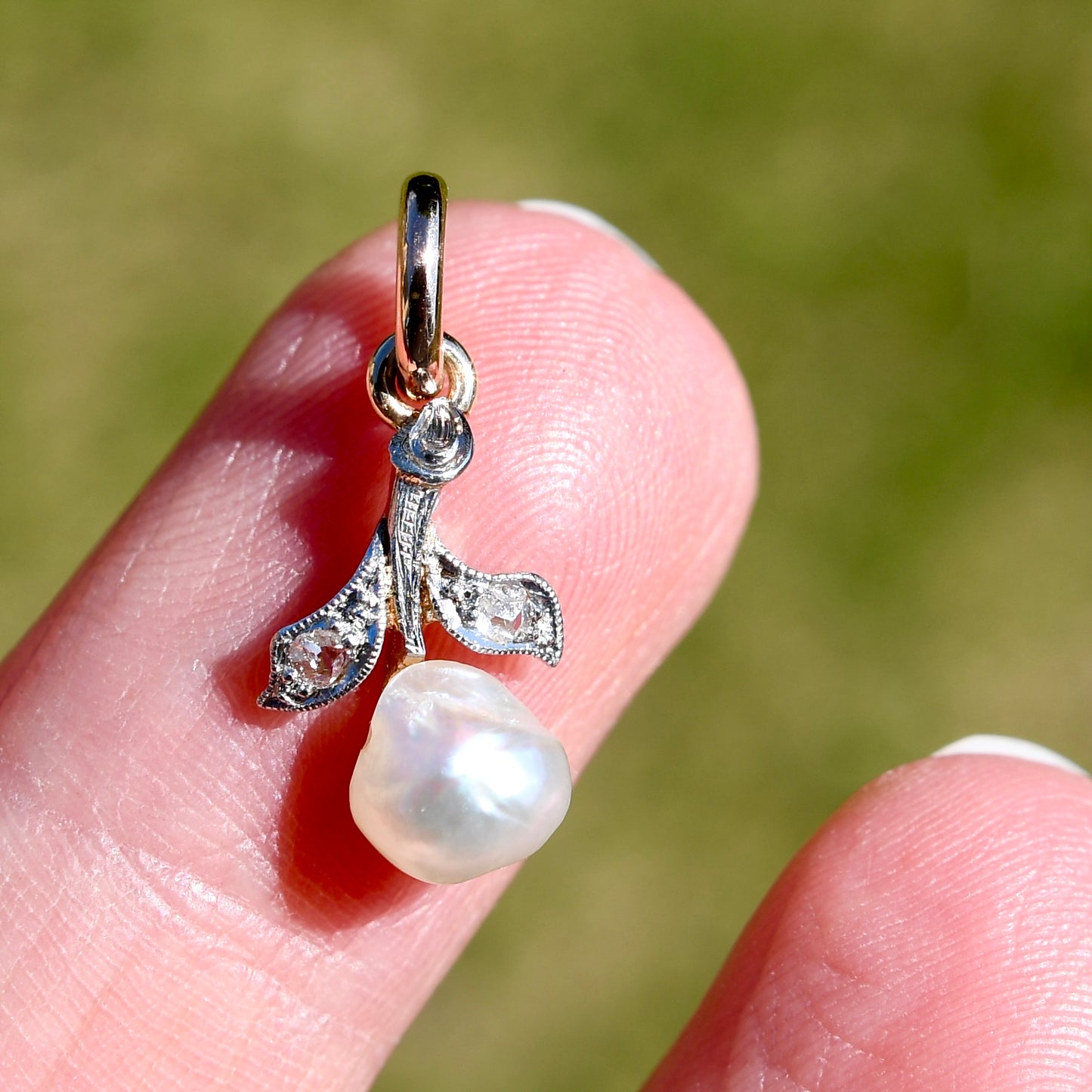 Natural saltwater pearl and rose cut diamond pendant