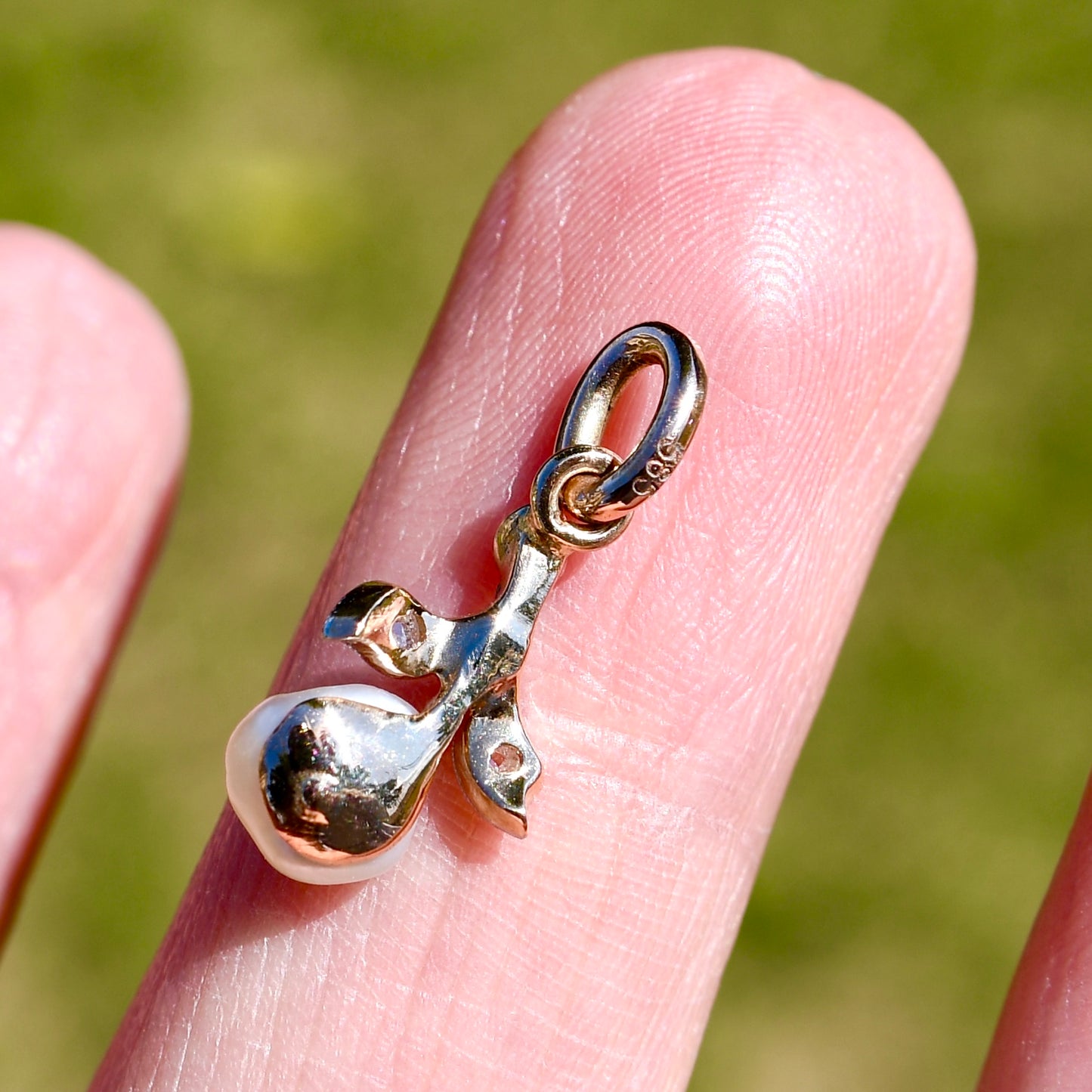 Natural saltwater pearl and rose cut diamond pendant