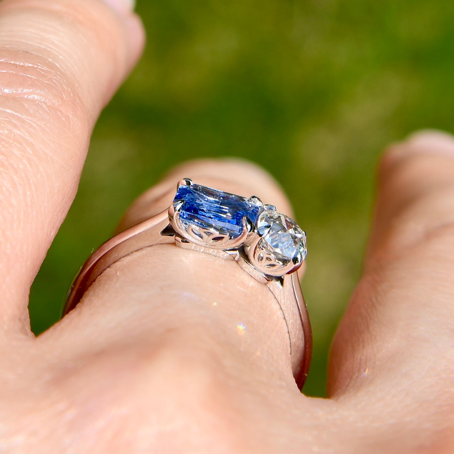 0.93 ct Ceylon sapphire and old mine cut diamond toi et moi ring