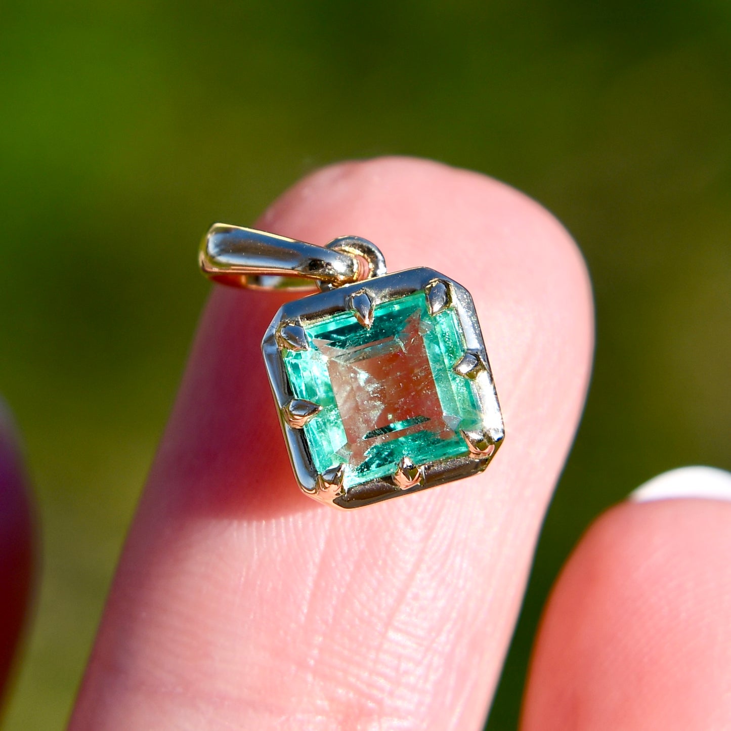 0.97 ct Colombian emerald pendant