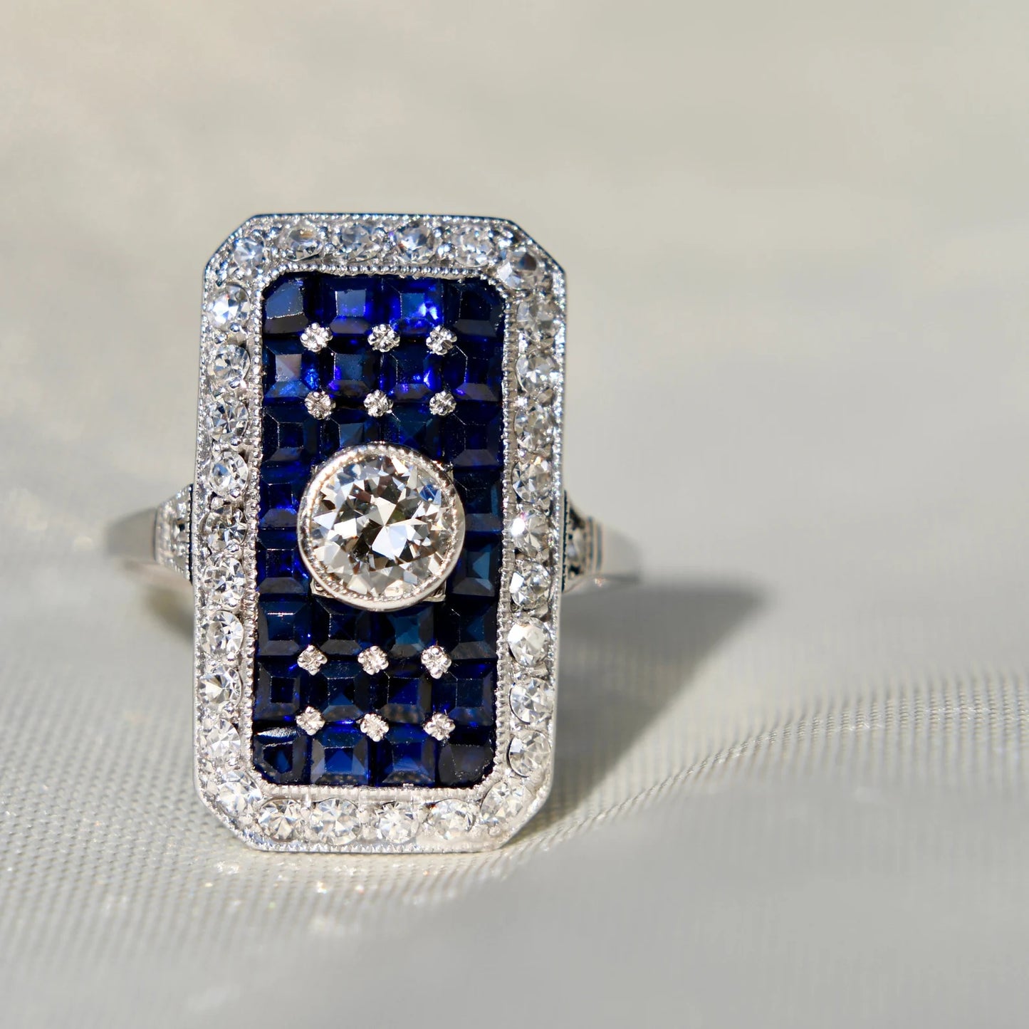 Antique Art déco sapphire and diamond ring