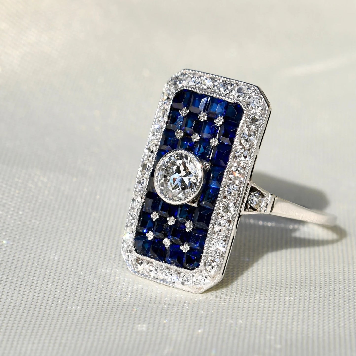 Antique Art déco sapphire and diamond ring